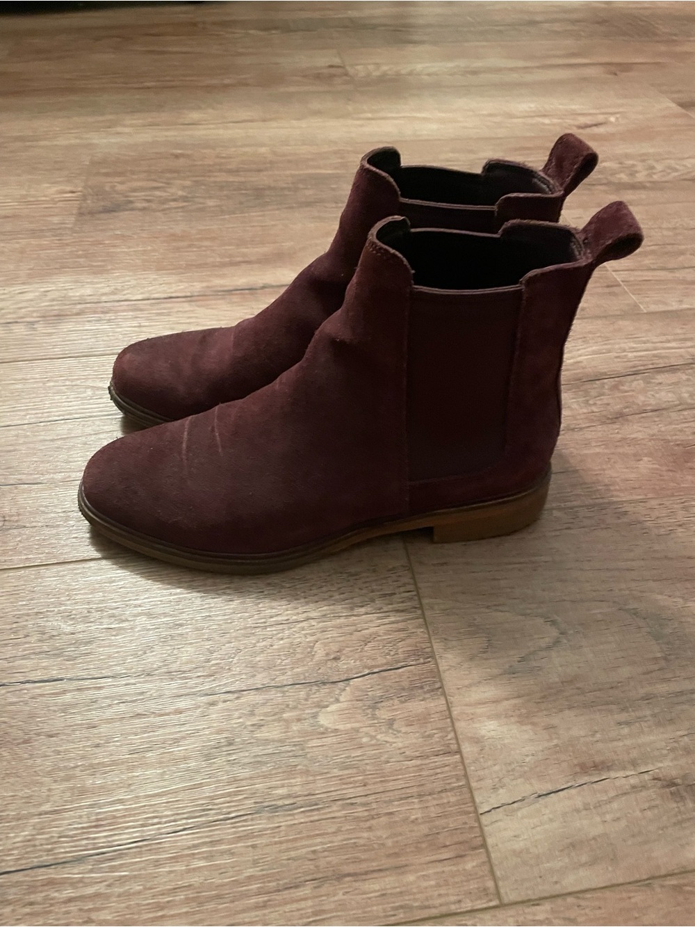 Clarks Women's Chelsea Boot - Wine Suede